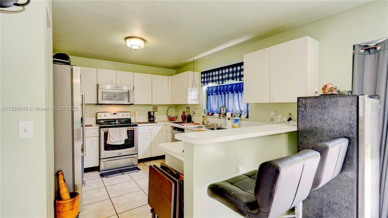 8740 SW 214th Ter, Cutler Bay, FL 33189 Photo