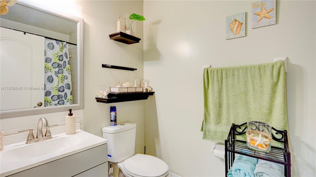 8740 SW 214th Ter, Cutler Bay, FL 33189 Photo