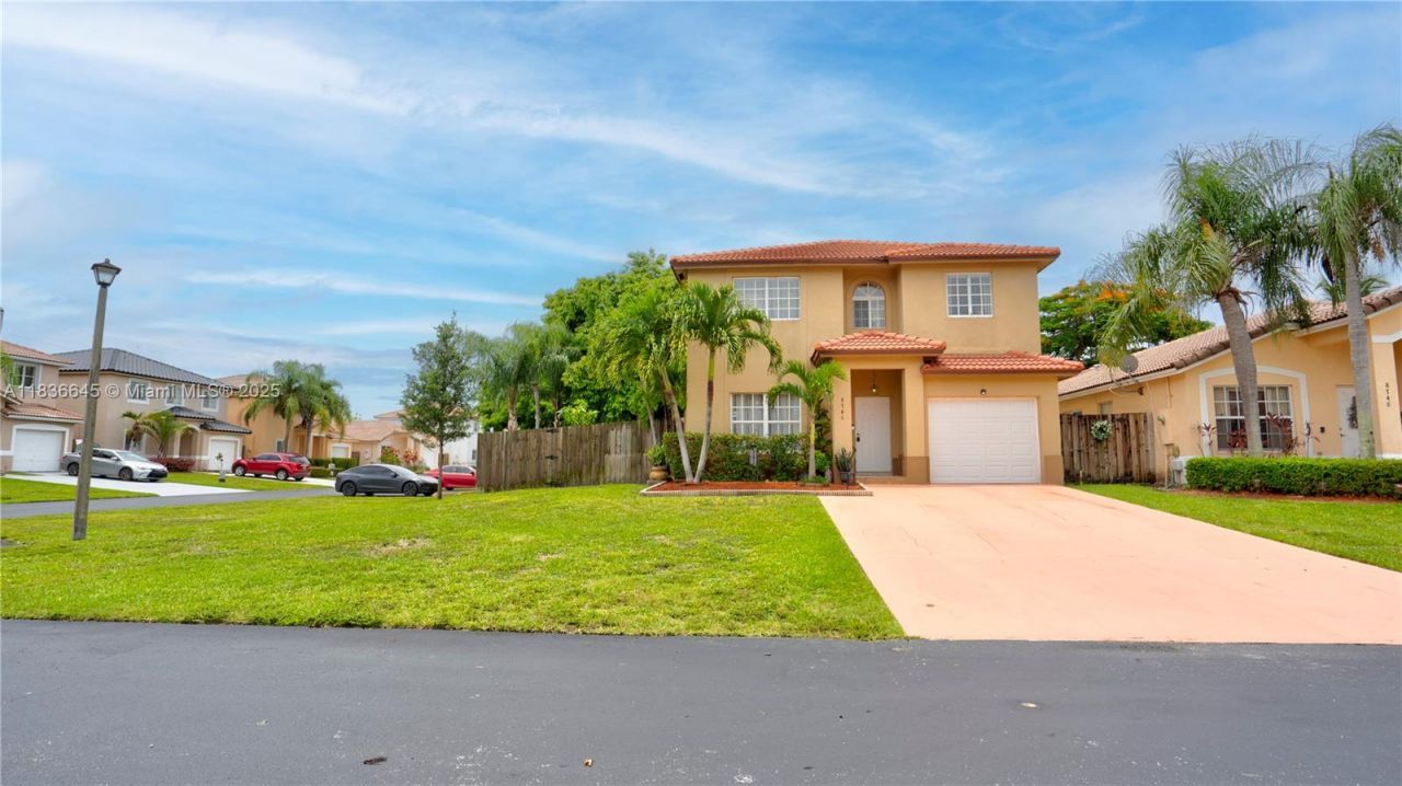 8740 SW 214th Ter, Cutler Bay, FL 33189 Photo