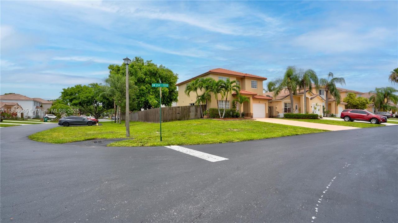 8740 SW 214th Ter, Cutler Bay, FL 33189 Photo