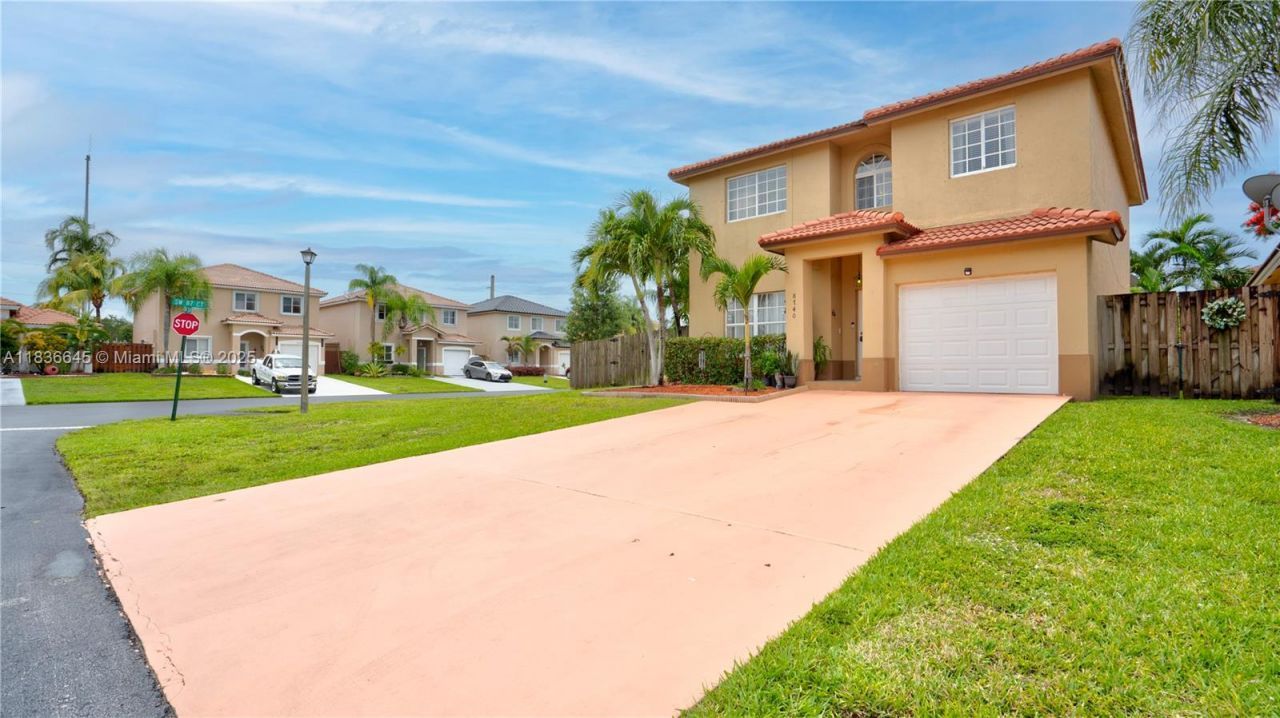 8740 SW 214th Ter, Cutler Bay, FL 33189 Photo