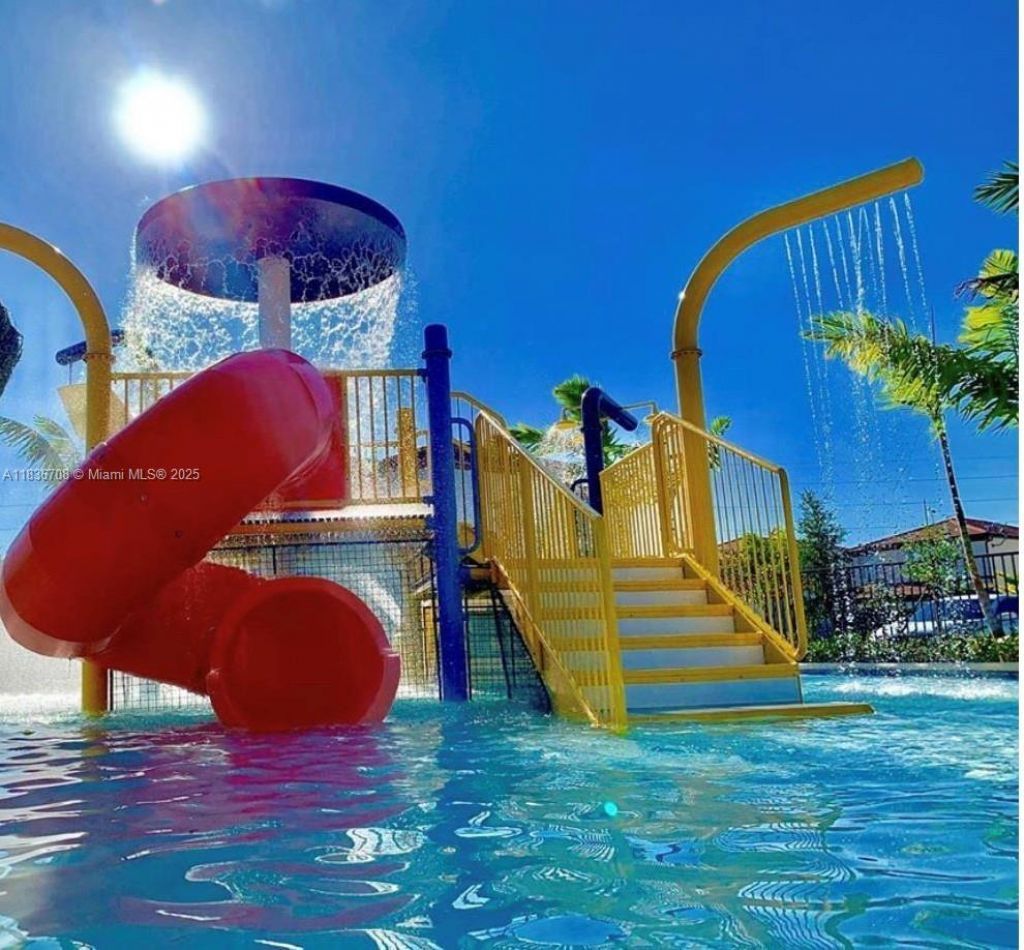 10498 W 33rd Way, Hialeah, FL 33018 Photo