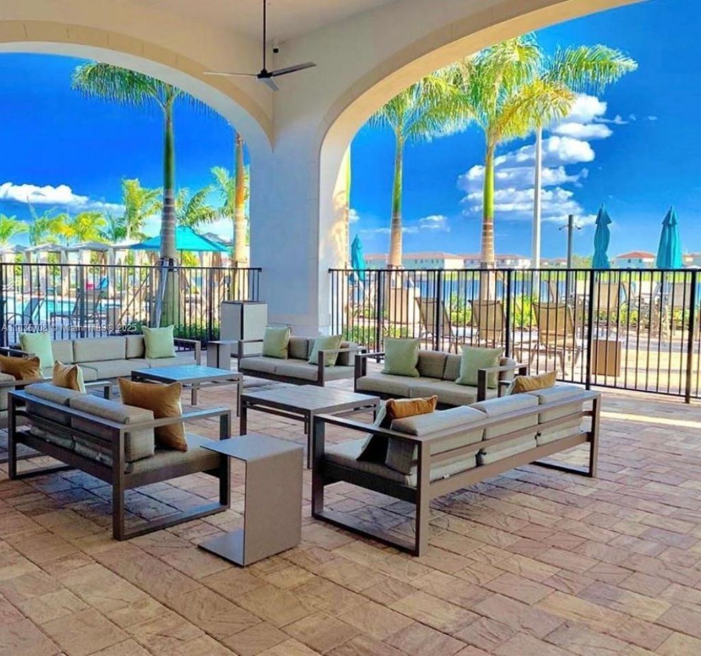 10498 W 33rd Way, Hialeah, FL 33018 Photo