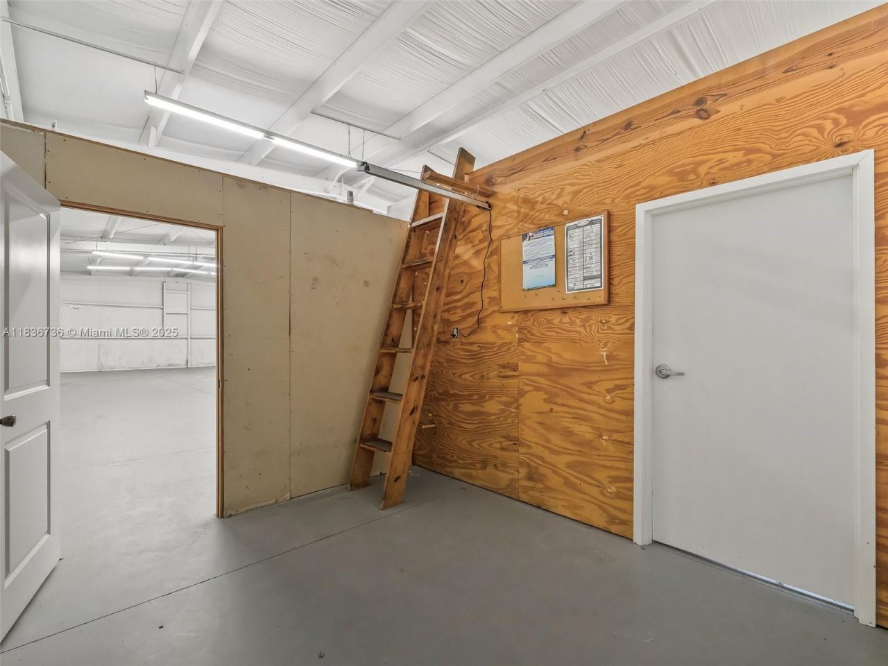 301 Beam Street, Fruitland Park, FL 34731 Photo