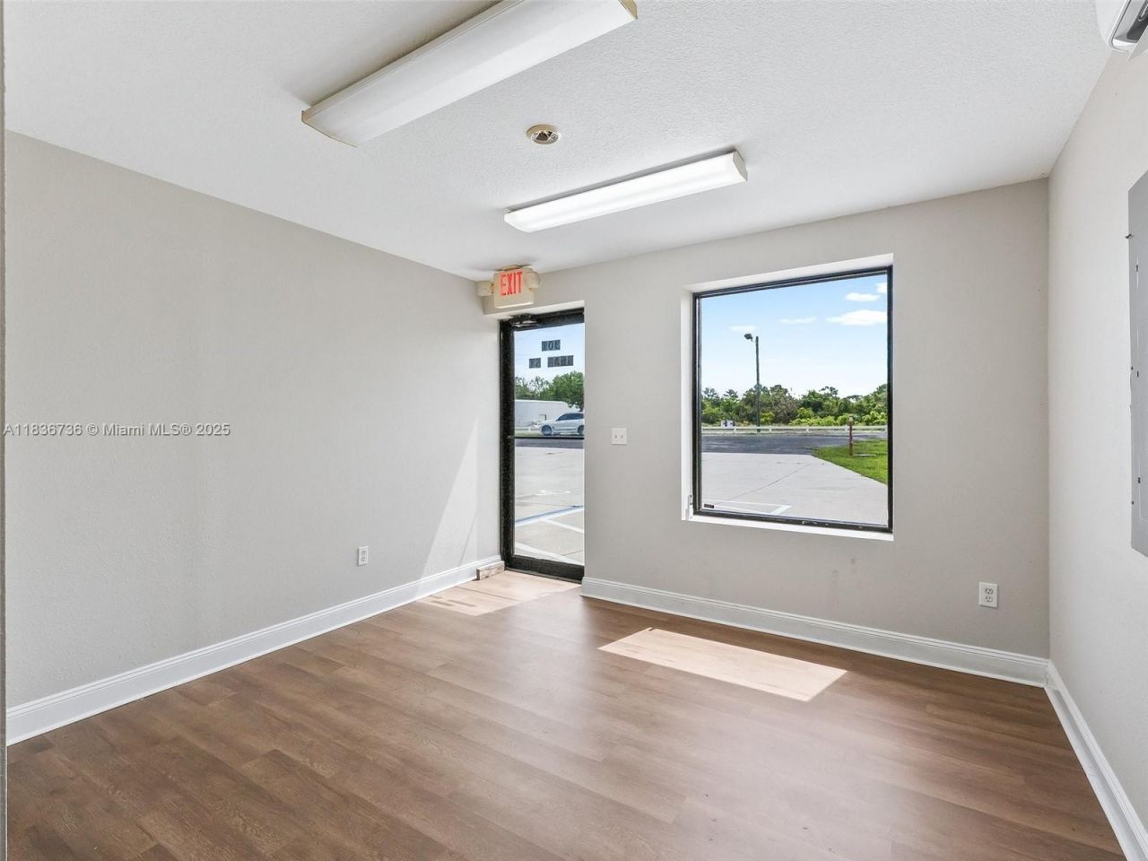 301 Beam Street, Fruitland Park, FL 34731 Photo