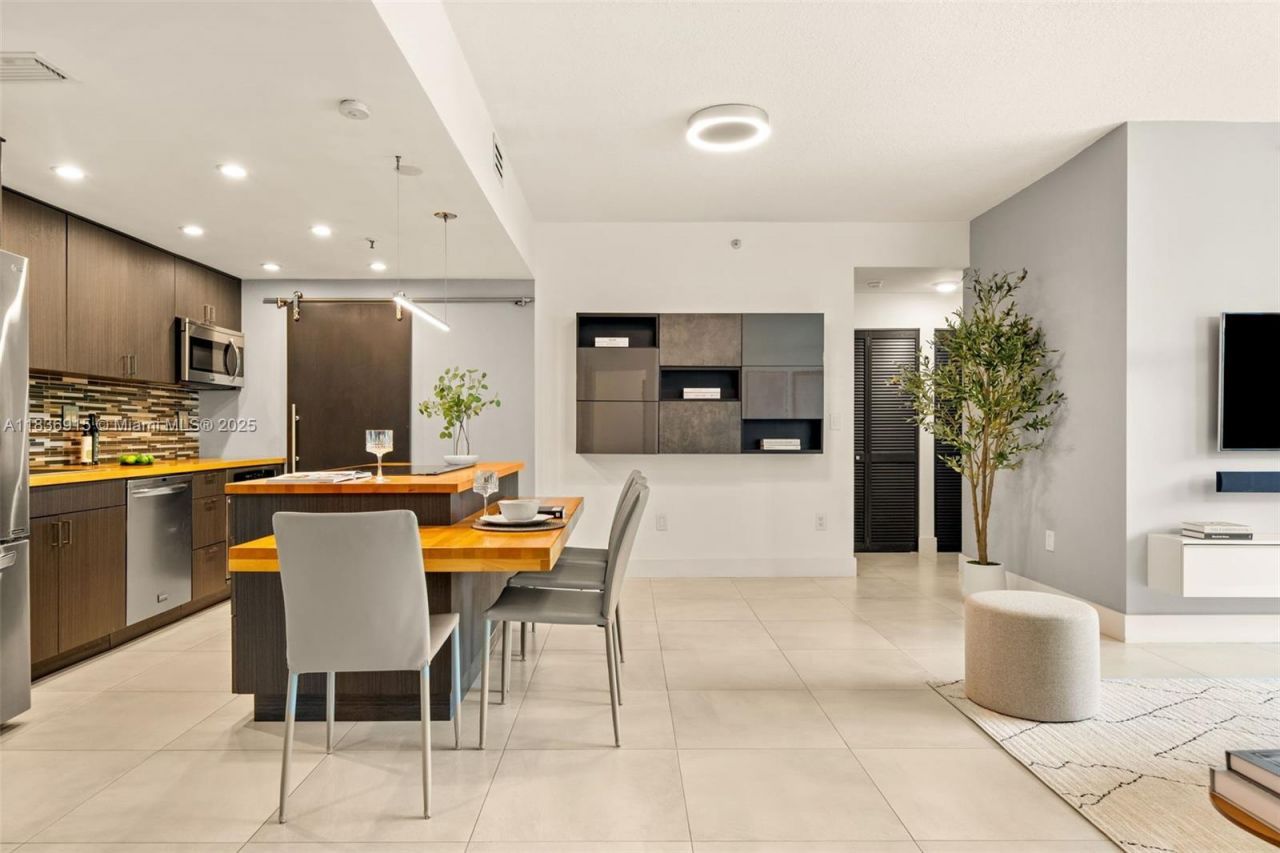 9755 NW 52nd St, Unit 206, Doral, FL 33178 Photo