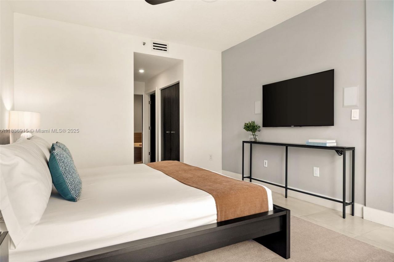 9755 NW 52nd St, Unit 206, Doral, FL 33178 Photo