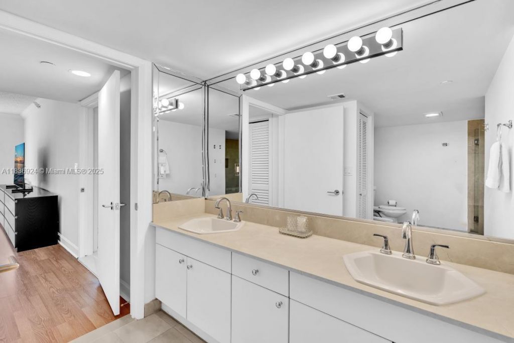 8855 E Collins Ave, Unit 2F, Surfside, FL 33154 Photo