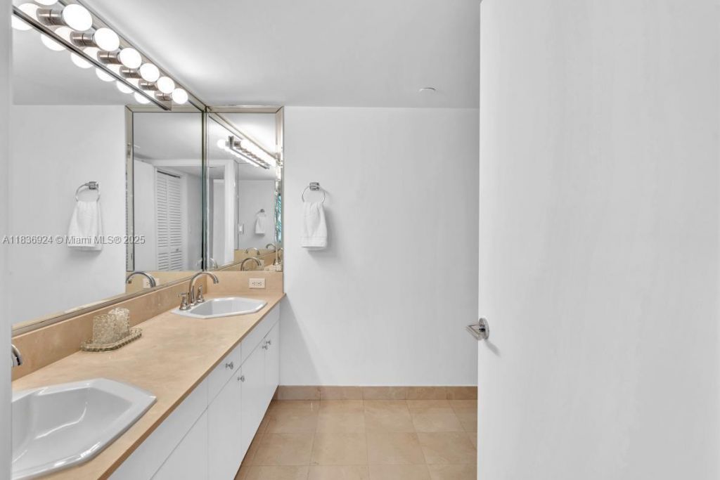 8855 E Collins Ave, Unit 2F, Surfside, FL 33154 Photo