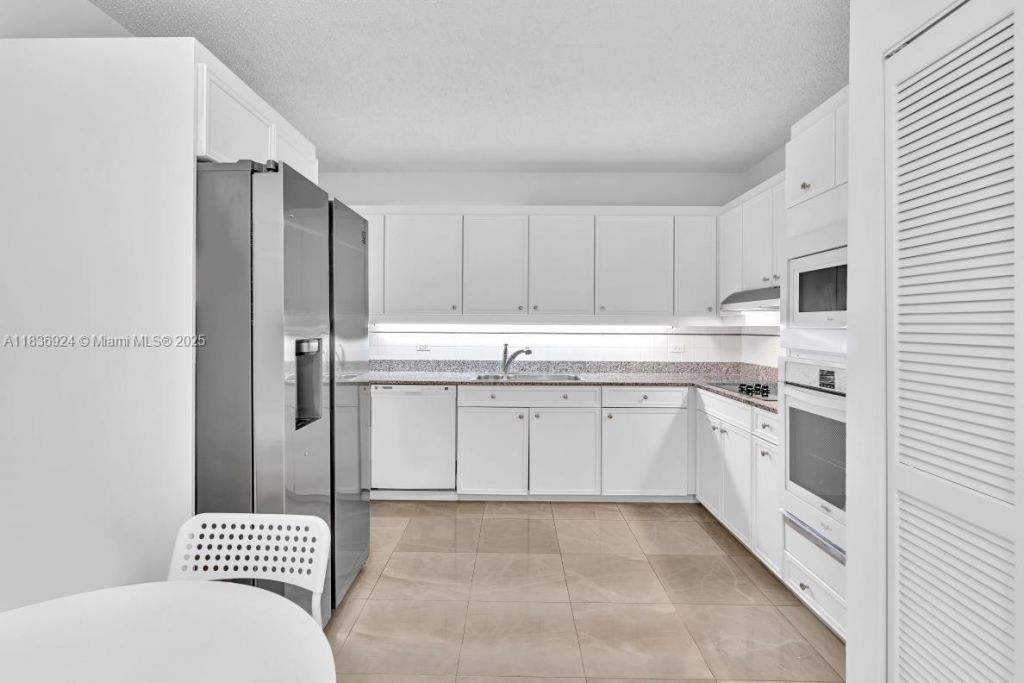 8855 E Collins Ave, Unit 2F, Surfside, FL 33154 Photo