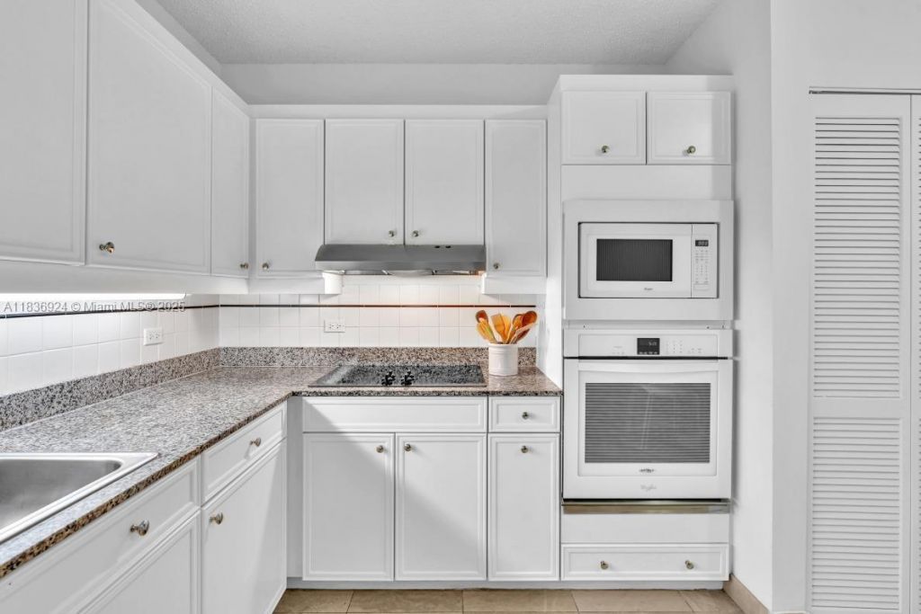 8855 E Collins Ave, Unit 2F, Surfside, FL 33154 Photo