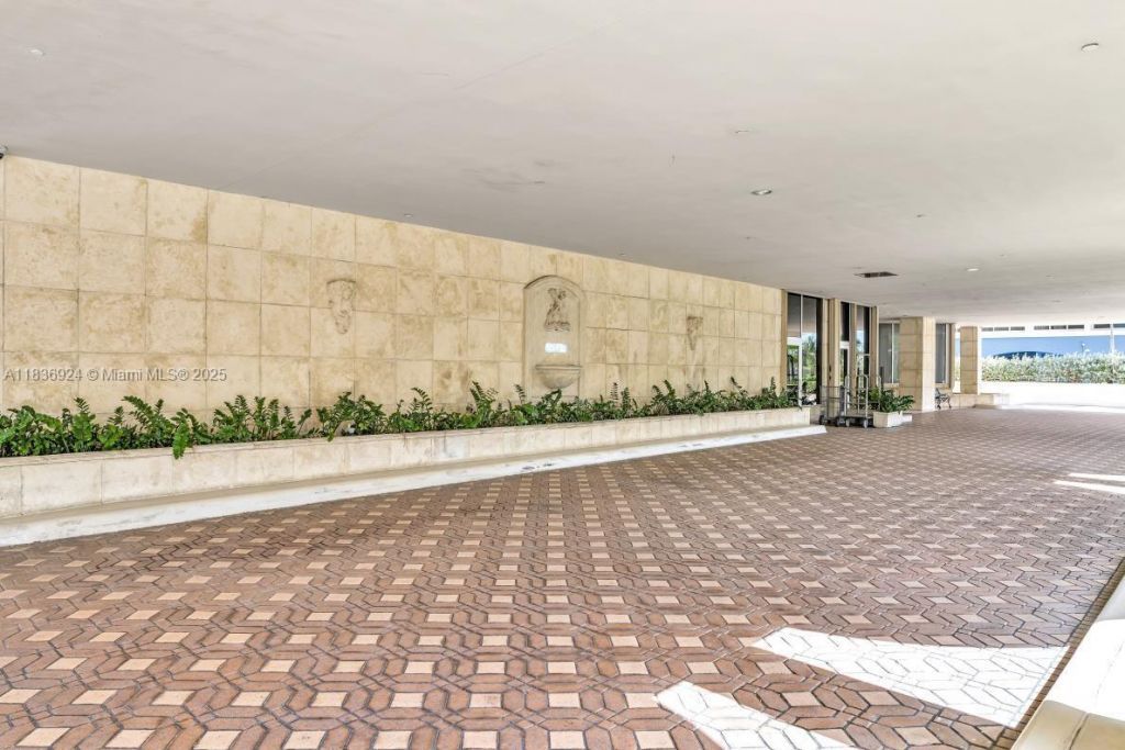 8855 E Collins Ave, Unit 2F, Surfside, FL 33154 Photo