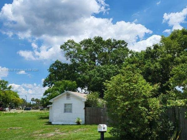 2611 Hiawatha Ave, Sanford, FL 32773