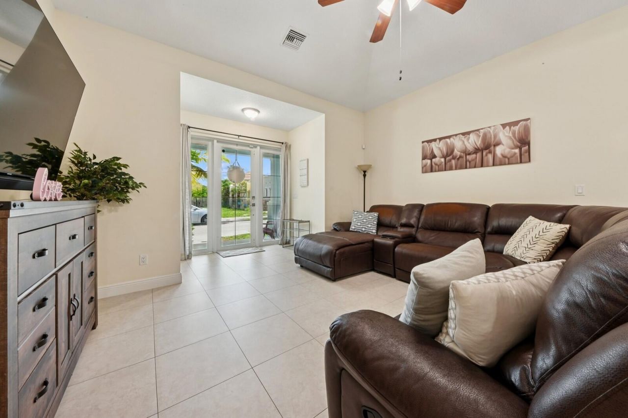 445 Lilac Court, West Palm Beach, FL 33407 Photo
