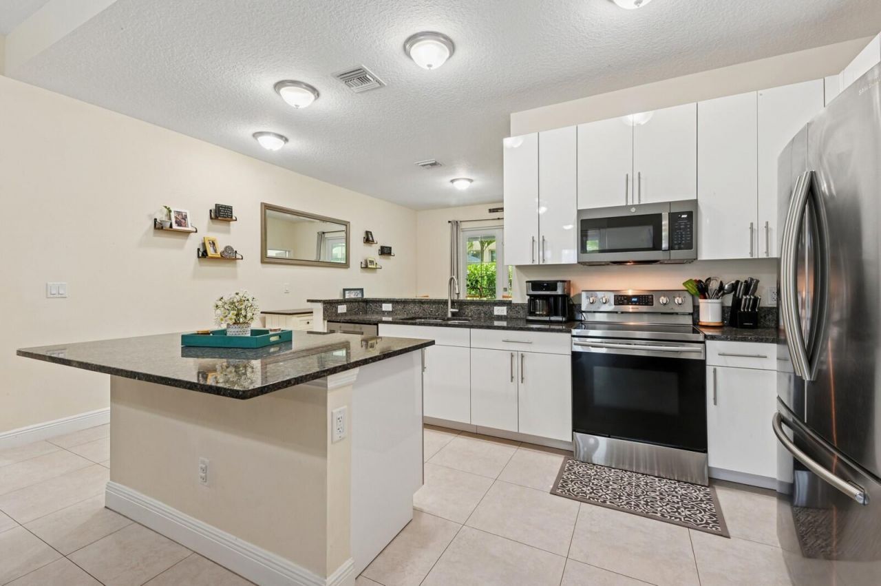 445 Lilac Court, West Palm Beach, FL 33407 Photo