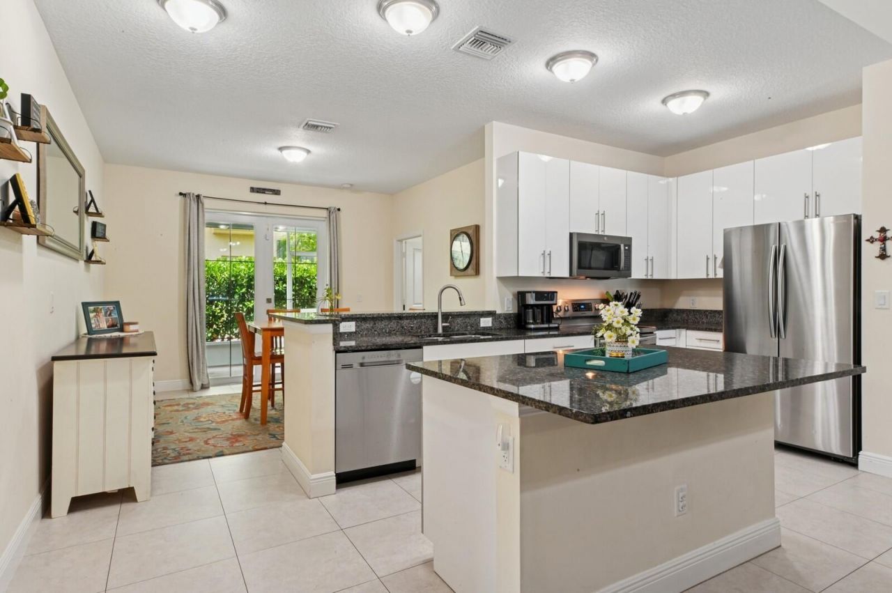 445 Lilac Court, West Palm Beach, FL 33407 Photo