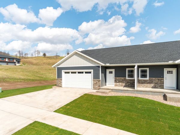 4060 Brooke Elizabeth Dr, Onalaska, WI 54650