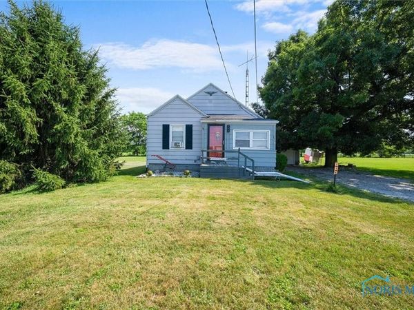 3706 Corduroy Road, Oregon, OH 43616