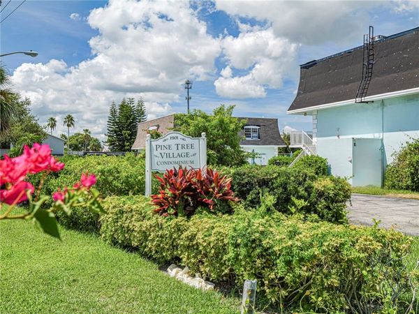 1901 Indian River Boulevard, Unit D104, Vero Beach, FL 32960