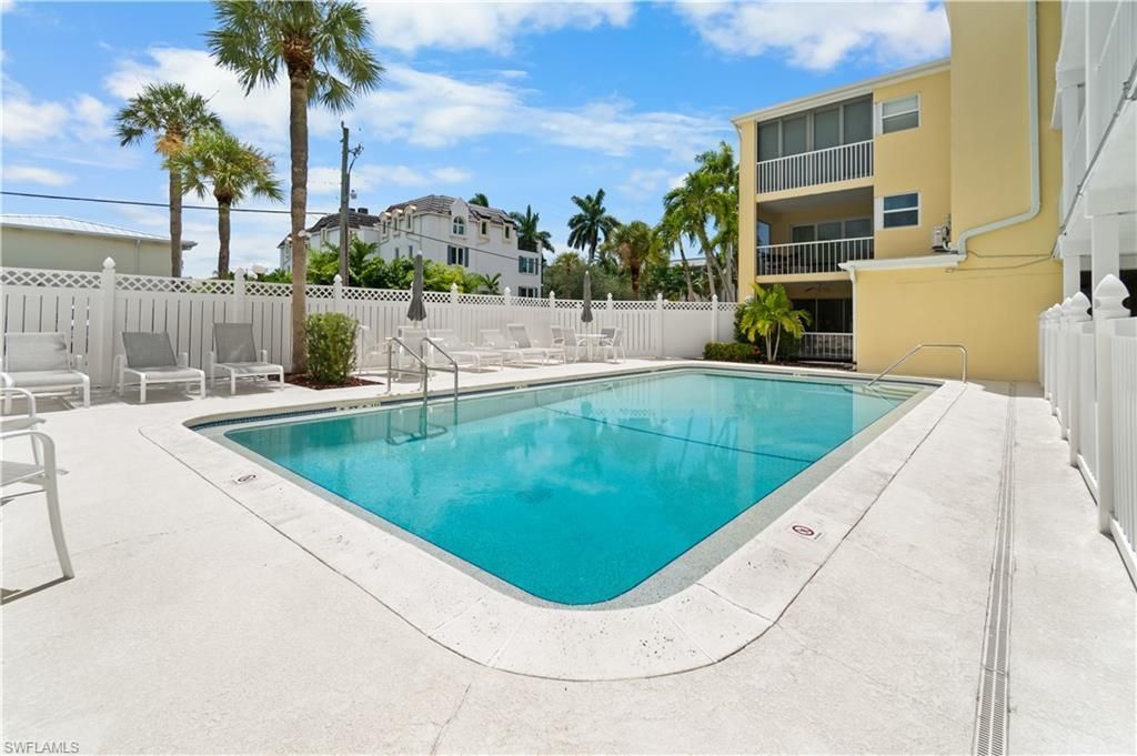 900 8th Ave S, Unit 105, Naples, FL 34102 Photo