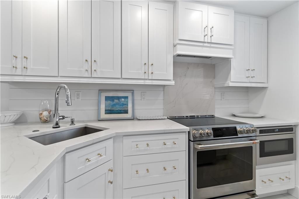 900 8th Ave S, Unit 105, Naples, FL 34102 Photo