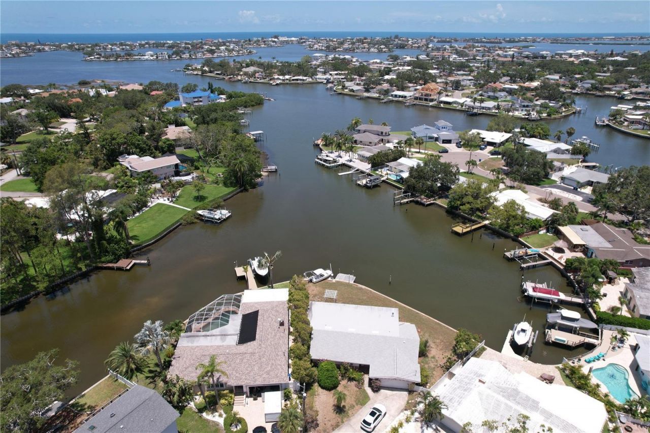 3995 South Circle, Largo, FL 33774 Photo