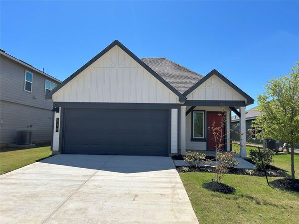 318 Randall PL, Rockdale, TX 76567