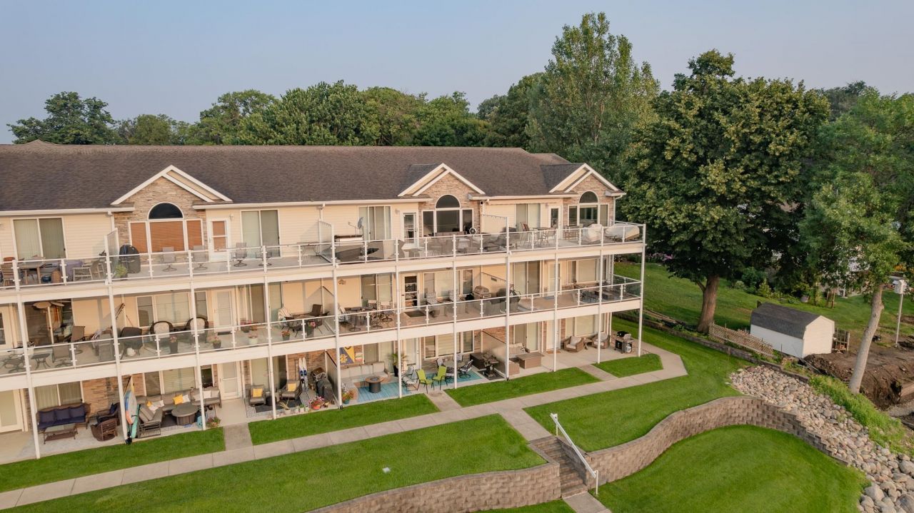 14 Iowa St., Unit B2, Arnolds Park, IA 51331 Main Photo