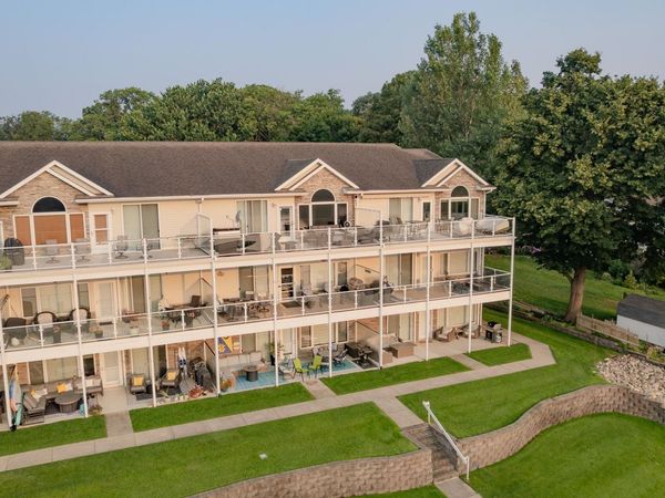 14 Iowa Street, Unit B2, Arnolds Park, IA 51331