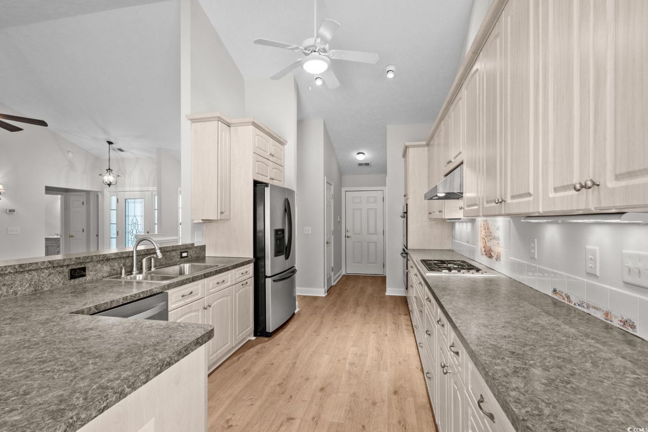 3845 Camden Dr. Photo 10