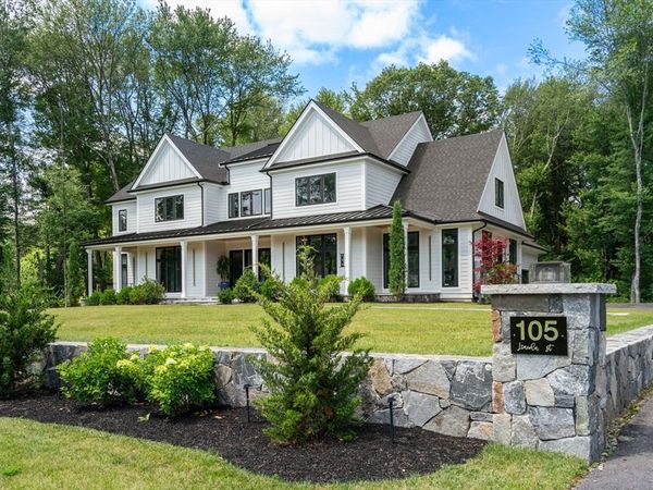 105 Lincoln St, Northborough, MA 01532