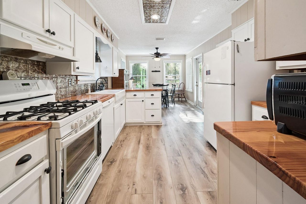 145 SE 904 Avenue, Suwannee, FL 32692 Photo