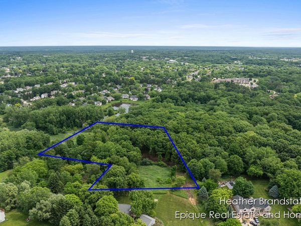 4327 Woodside Oaks Drive SE, Kentwood, MI 49546