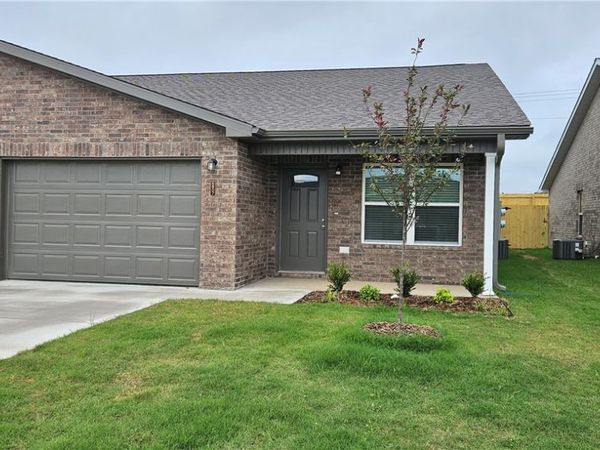 6807 Toby Street, Highfill, AR 72712