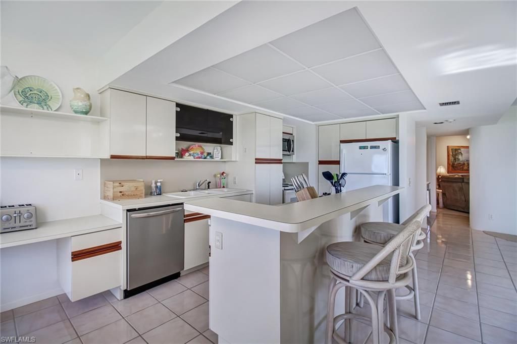 4041 Gulf Shore Blvd N, Unit 402, Naples, FL 34103 Photo