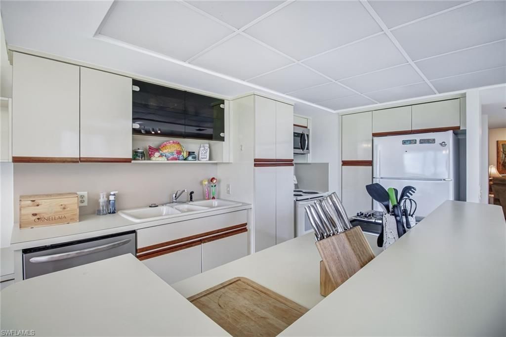 4041 Gulf Shore Blvd N, Unit 402, Naples, FL 34103 Photo