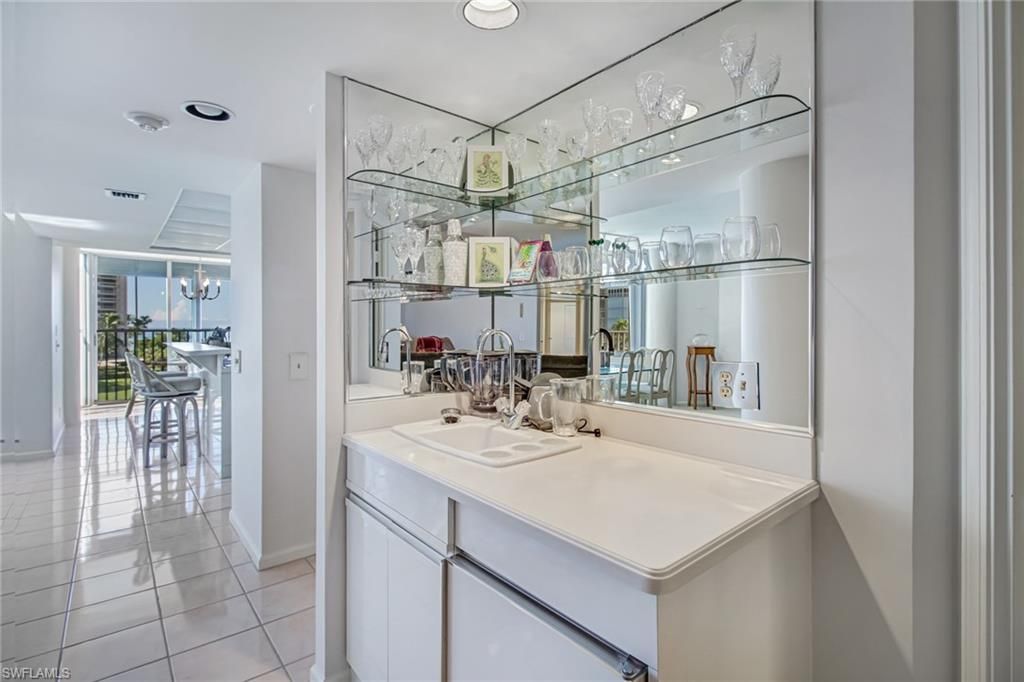 4041 Gulf Shore Blvd N, Unit 402, Naples, FL 34103 Photo