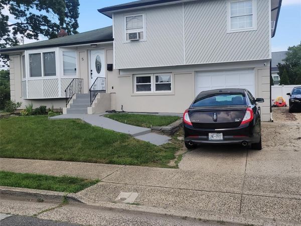 5 Sportsmans Avenue, Freeport, NY 11520