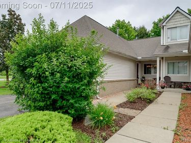 61001 Evergreen Court, South Lyon, MI 48178