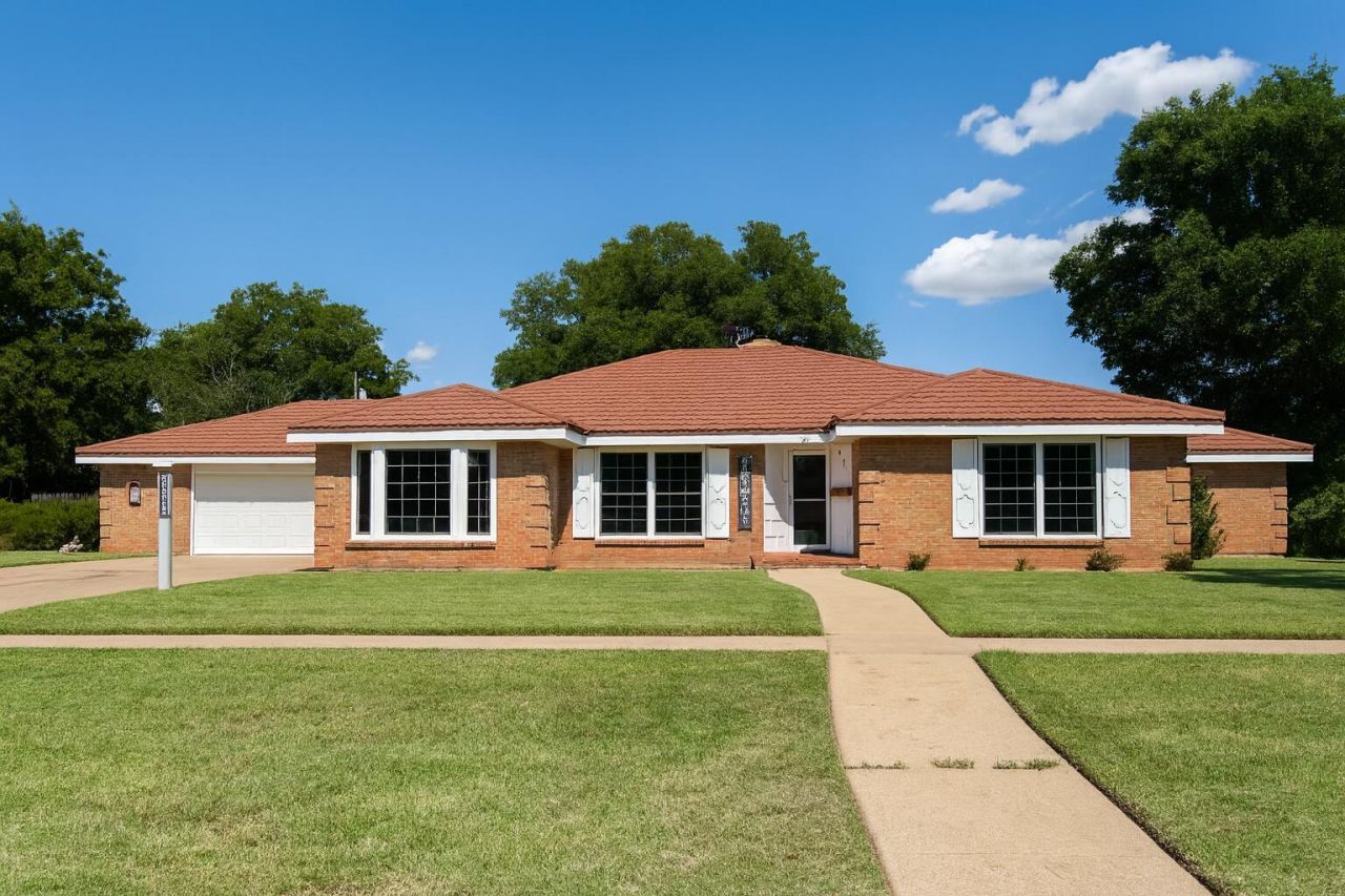712 S 9th Street, Memphis, TX 79245 Main Photo