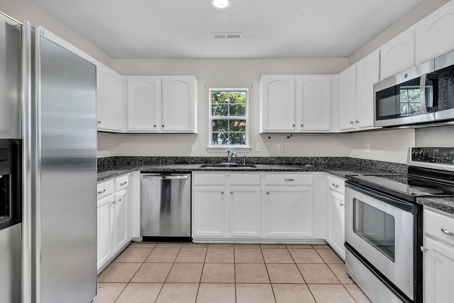 5134 Thornton Drive Photo 4