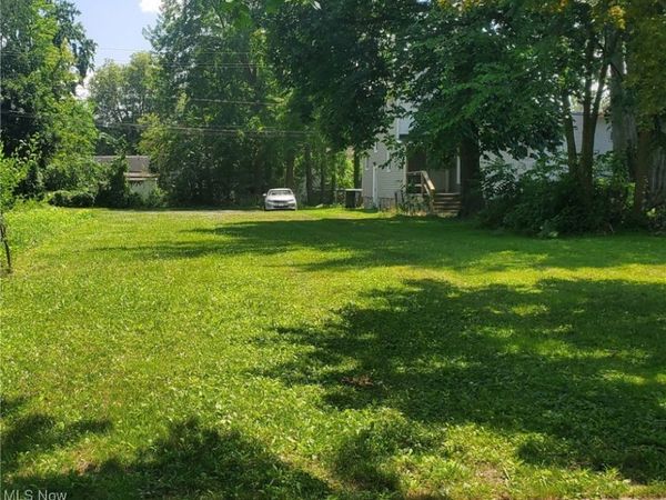 352 8th Street, Elyria, OH 44035