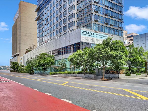 635 W 42nd Street, Unit 7A, New York (Manhattan), NY 10036