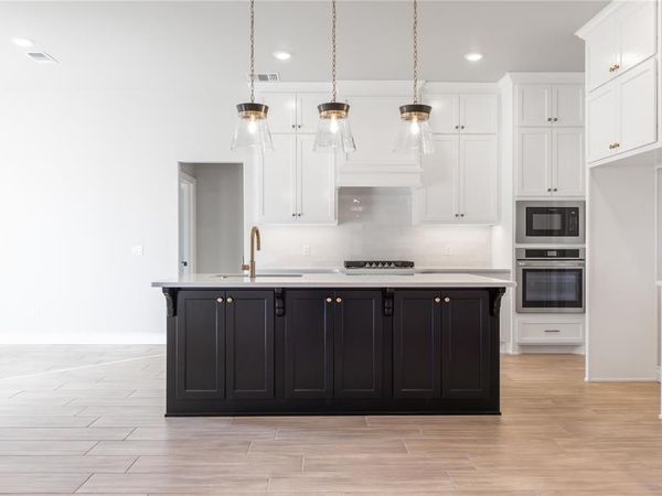 10300 SW 55th Terrace, Mustang, OK 73064