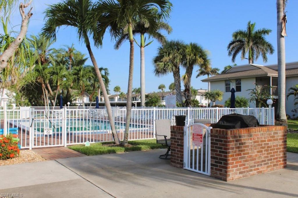 5441 Peppertree Dr, Unit 6, Fort Myers, FL 33908 Photo