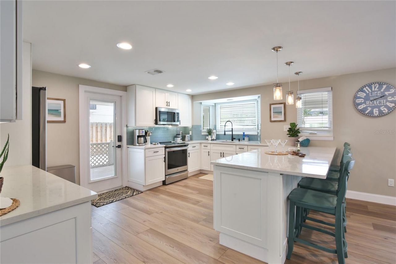 211 Island Circle, Sarasota, FL 34242 Photo