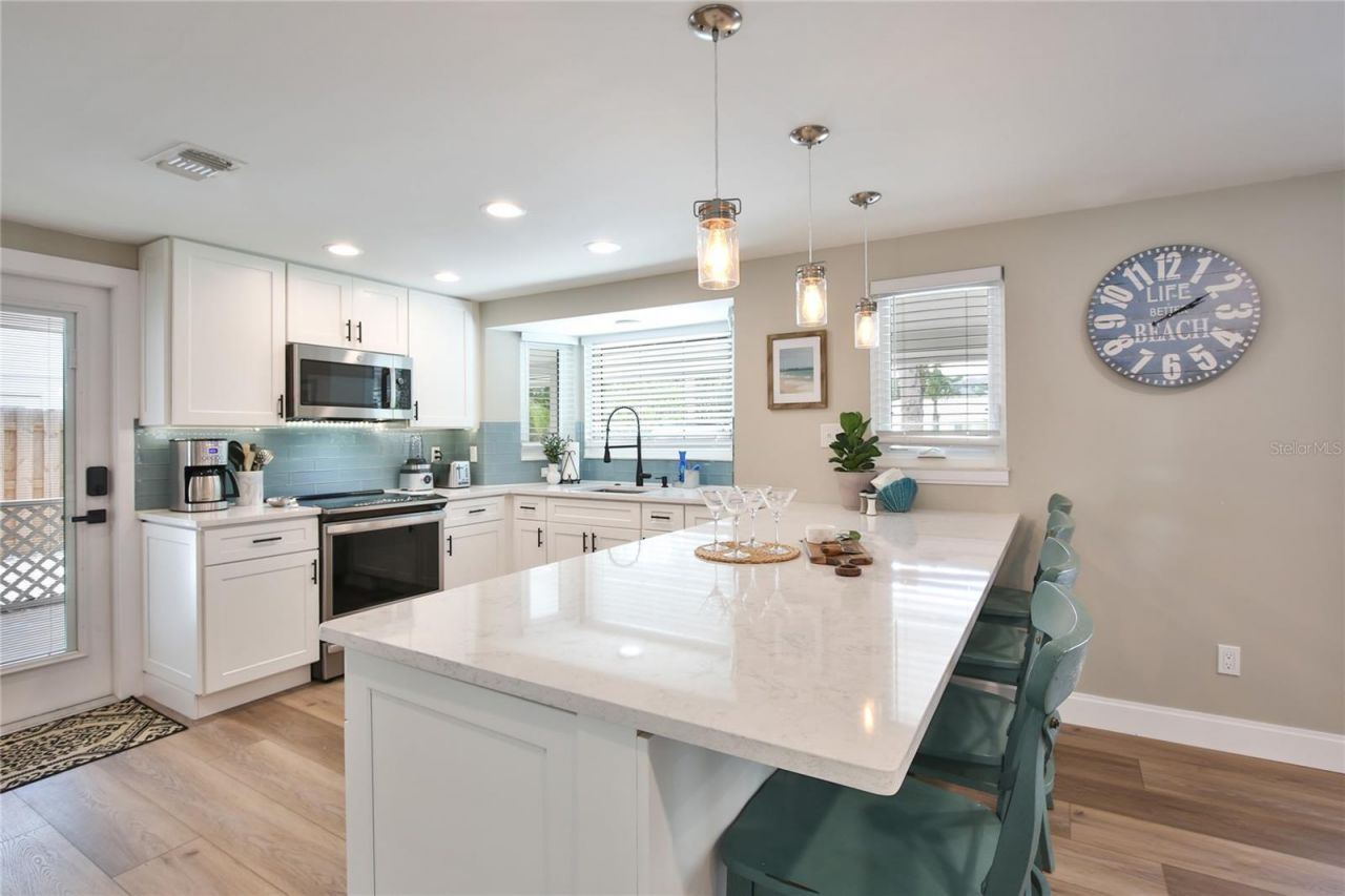 211 Island Circle, Sarasota, FL 34242 Photo