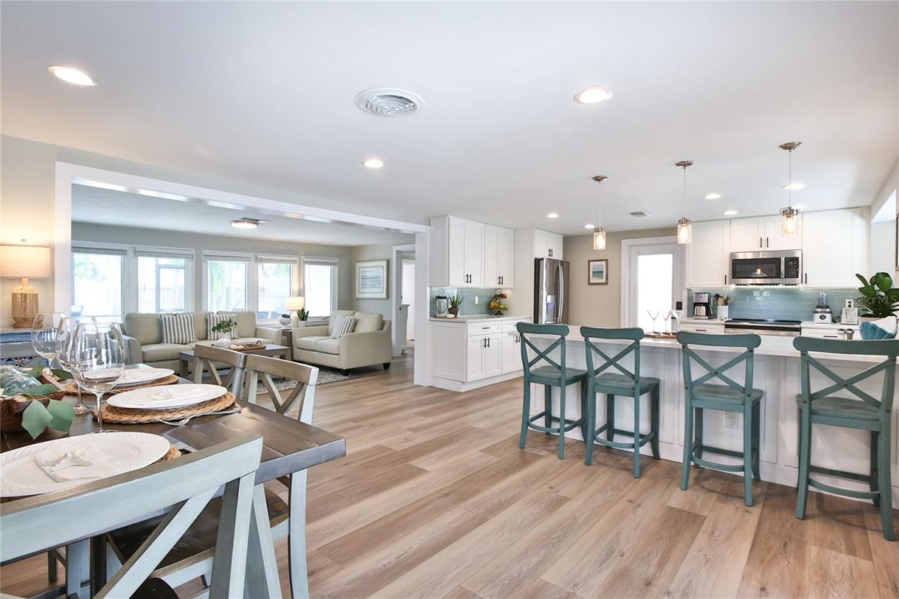 211 Island Circle, Sarasota, FL 34242 Photo