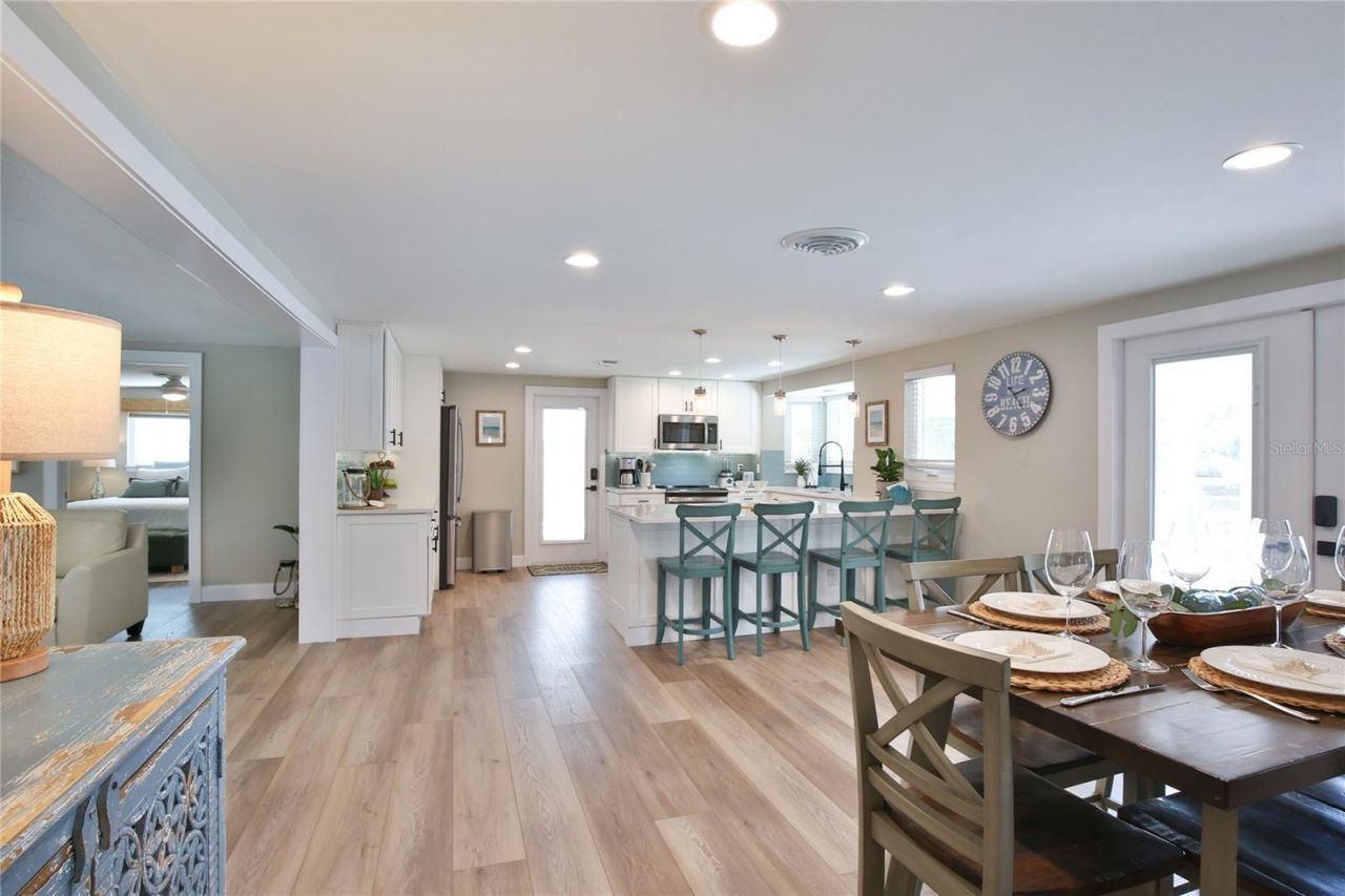 211 Island Circle, Sarasota, FL 34242 Photo