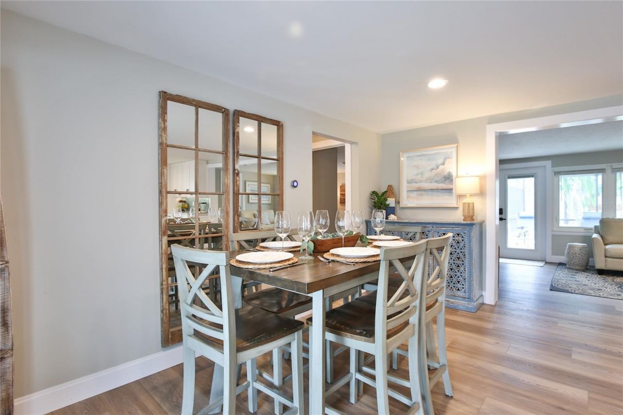 211 Island Circle, Sarasota, FL 34242 Photo